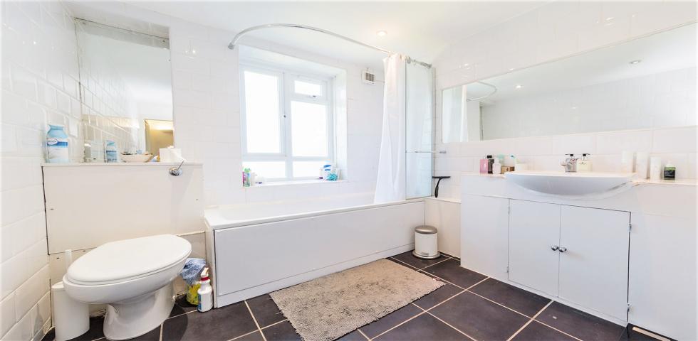 Modern Apartment Mapesbury Road, Kilburn